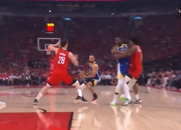 半岛体育官方网站-互喷、摔跤、伤退！火勇大战摩擦不断变身格斗现场