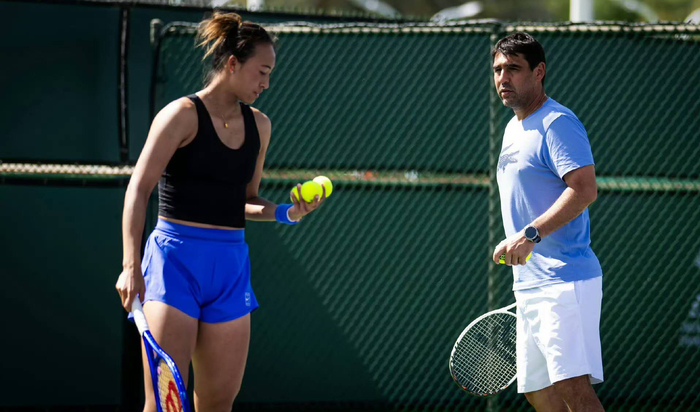 半岛体育-新教练是一剂猛药？郑钦文决定遭外媒质疑：失去里巴对她是损失|巴格达蒂斯|佩雷·里巴|大坂直美|执教|球员_新浪体育_新浪新闻